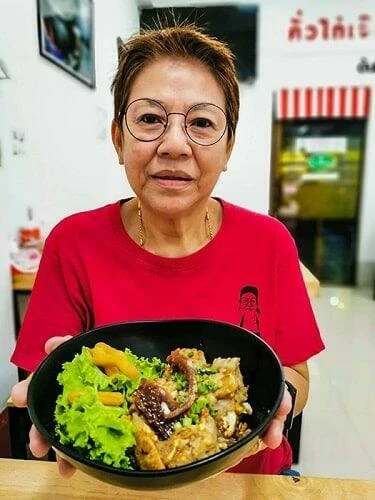 ก๋วยเตี๋ยวคั่ว, ก๋วยเตี๋ยวคั่วไก่ร้านดัง