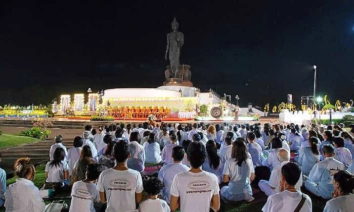 สวดมนต์ข้ามปีที่บ้าน, สวดมนต์ข้ามปีเริ่มกี่โมง