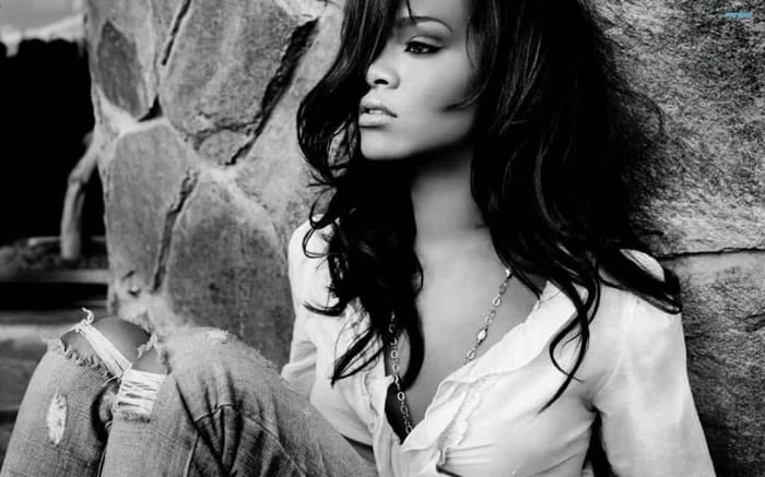 เครื่องสําอางค์แบรนด์, rihanna ประวัติ