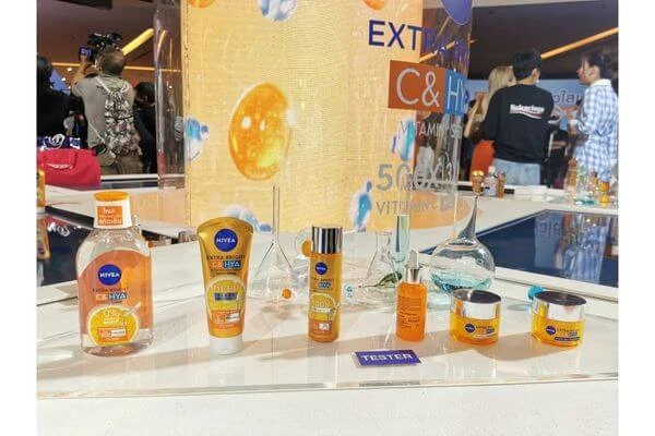 NIVEA Extra Bright C&HYA